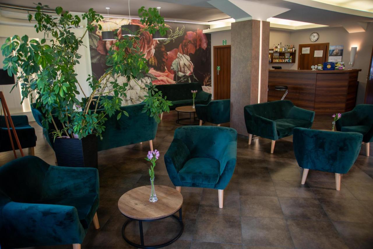 Centrum Restauracyjno-Hotelowe Florres Pawlowiczki Ngoại thất bức ảnh