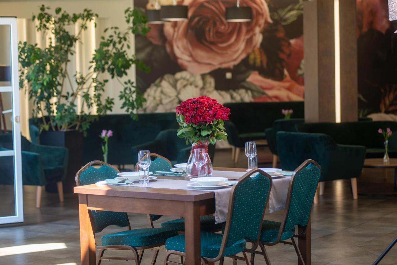Centrum Restauracyjno-Hotelowe Florres Pawlowiczki Ngoại thất bức ảnh