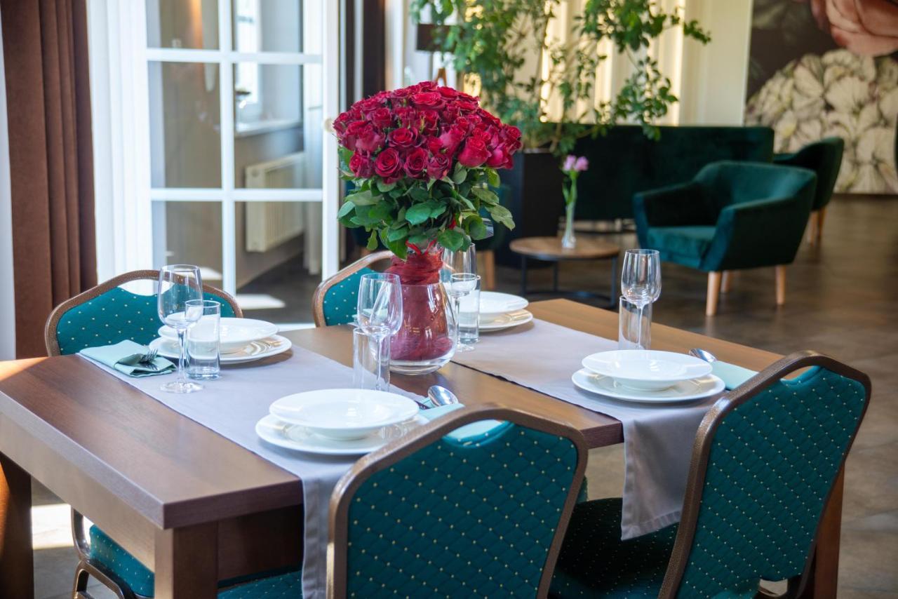 Centrum Restauracyjno-Hotelowe Florres Pawlowiczki Ngoại thất bức ảnh