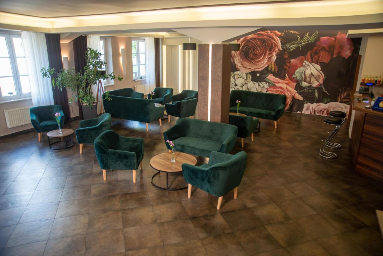 Centrum Restauracyjno-Hotelowe Florres Pawlowiczki Ngoại thất bức ảnh