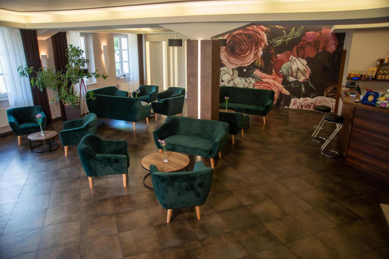 Centrum Restauracyjno-Hotelowe Florres Pawlowiczki Ngoại thất bức ảnh