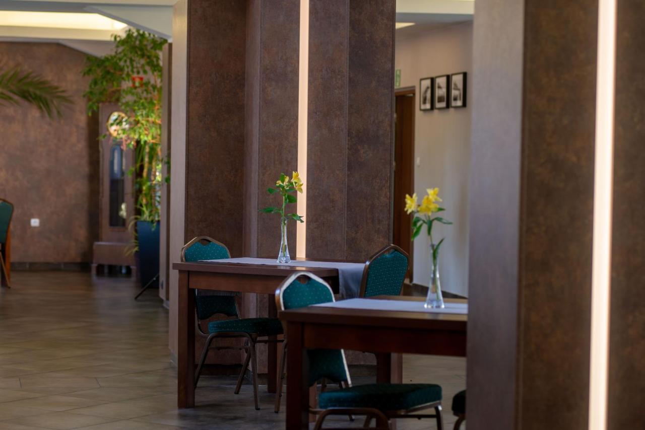 Centrum Restauracyjno-Hotelowe Florres Pawlowiczki Ngoại thất bức ảnh