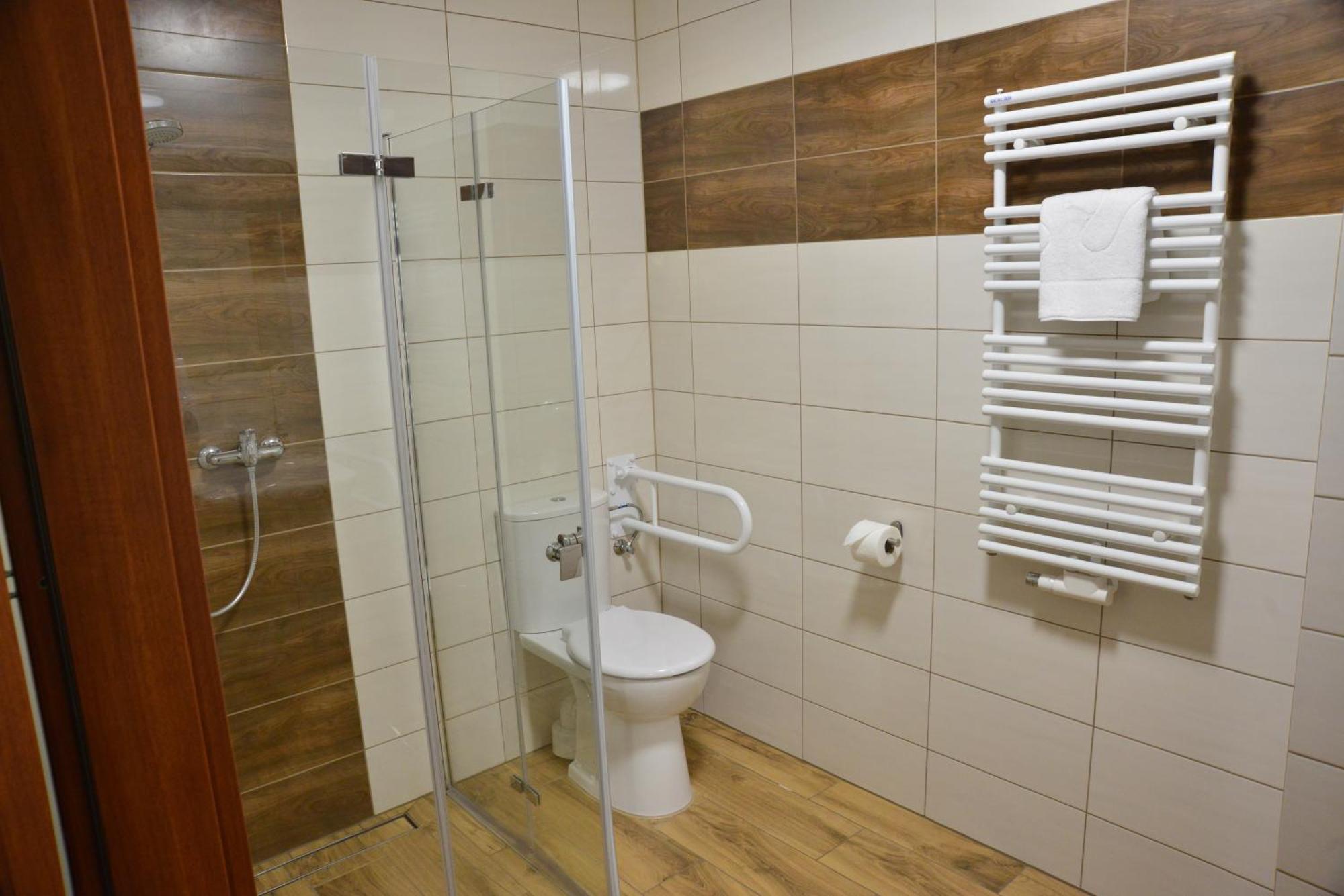 Centrum Restauracyjno-Hotelowe Florres Pawlowiczki Ngoại thất bức ảnh