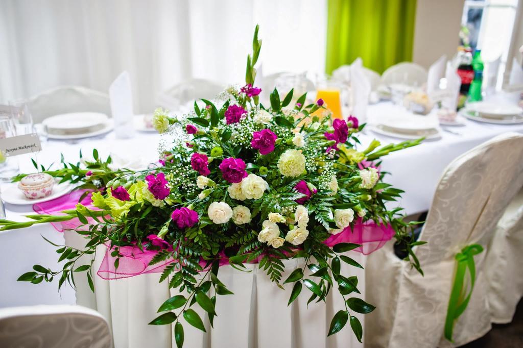 Centrum Restauracyjno-Hotelowe Florres Pawlowiczki Ngoại thất bức ảnh