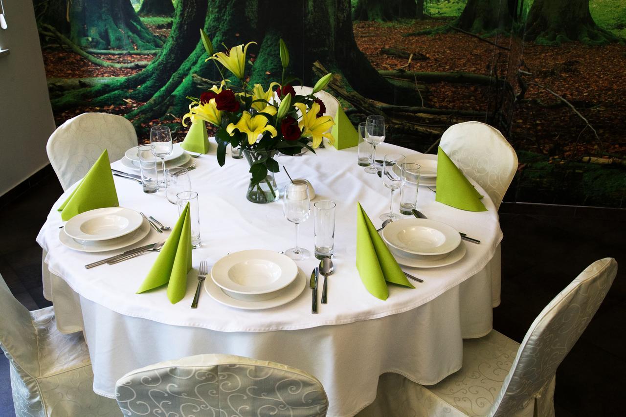 Centrum Restauracyjno-Hotelowe Florres Pawlowiczki Ngoại thất bức ảnh