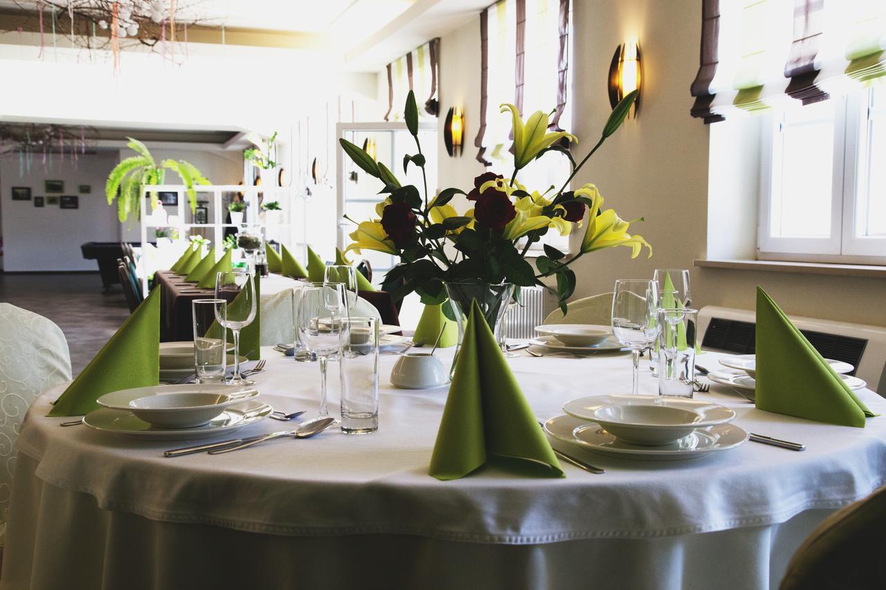 Centrum Restauracyjno-Hotelowe Florres Pawlowiczki Ngoại thất bức ảnh