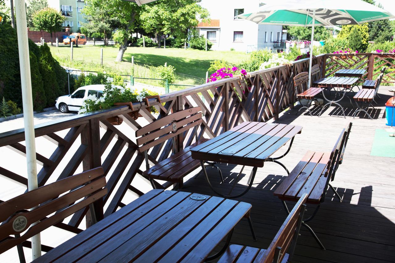 Centrum Restauracyjno-Hotelowe Florres Pawlowiczki Ngoại thất bức ảnh