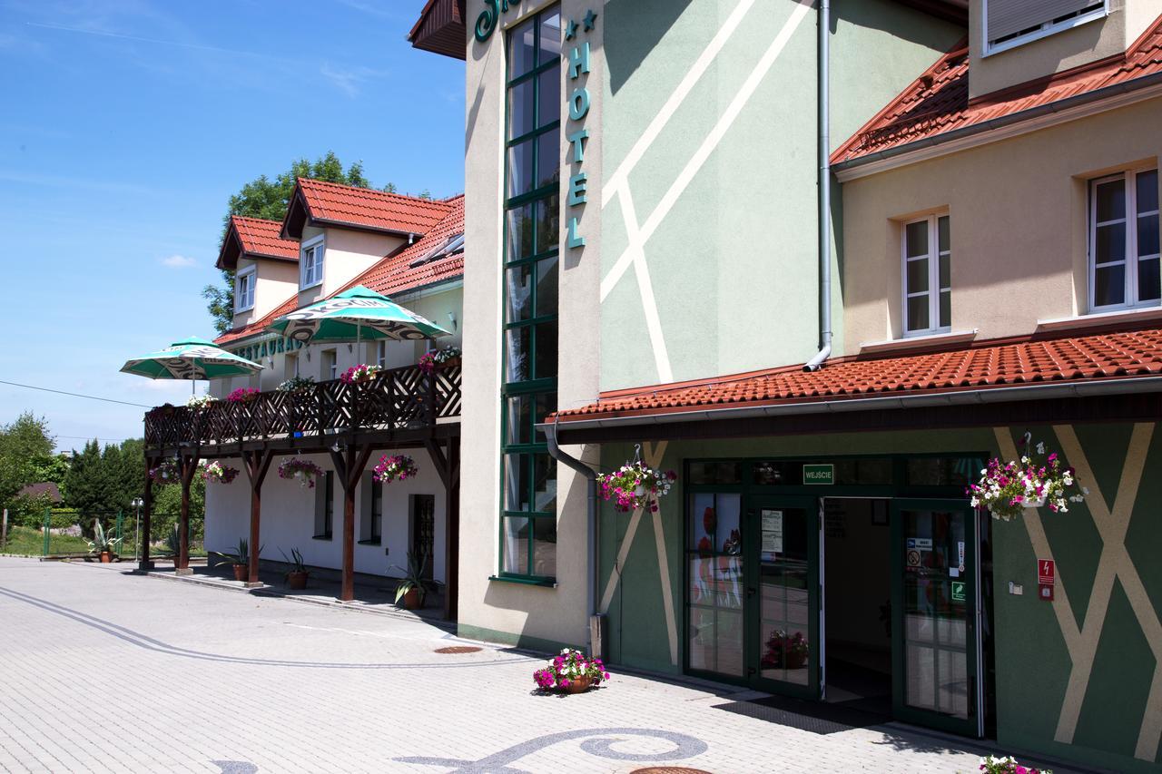 Centrum Restauracyjno-Hotelowe Florres Pawlowiczki Ngoại thất bức ảnh